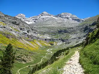 Cirque de Soaso et massif du Mont-Perdu.