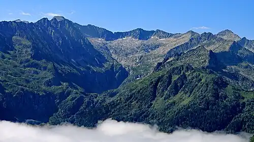 Le cirque du Garbet vu du col d'Agnès.