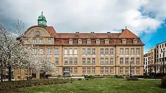 Description de cette image, également commentée ci-après