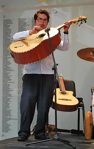 Image illustrative de l’article Guitarrón