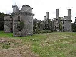 Ruines du château Kergournadech.
