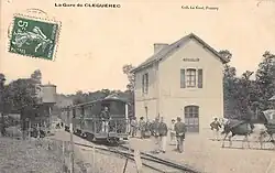 La gare de Cléguérec au début du XXe&nbsp;siècle (carte postale Le Cunf).