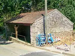 Lavoir couvert.