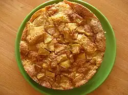 Dans un moule à tarte.