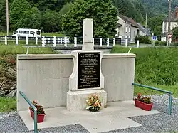 La stèle commémorative des résistants morts le 14 juillet 1944.