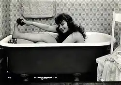 Description de l'image Claire Anderson in tub.jpg.