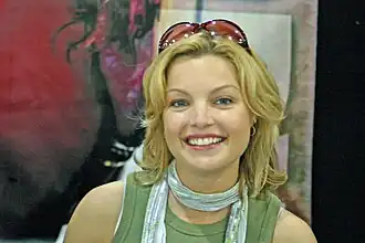 Clare Kramer, actrice interprétant Gloria