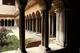 Détails du cloître.
