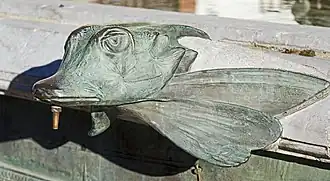 Ornement en bronze du bassin