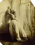 Photograpise prise au 5 Princes Gardens, South Kensington, à Londres, en 1862. Épreuve à l'albumine à partir d'un négatif au collodion humide sur verre.