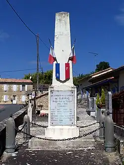 Le monument aux morts dans le cimetière (août&nbsp;2012)