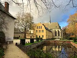 L'église vue côté jardin public