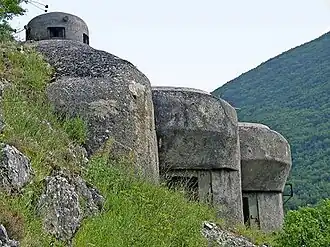 La cloche GFM du bloc 3, au-dessus des deux créneaux pour canon.