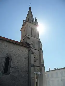 Jeu de lumière sur le clocher de l'église.