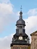 Le clocher de l'église Saint-Mathurin.