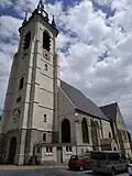 Le clocher de l'église et la façade sud.