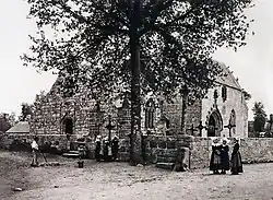 Jules Robuchon : l'église et le cimetière de Clohars-Fouesnant vers 1890.