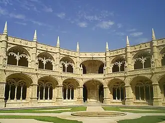 Cloître du monastère des Hiéronymites à Lisbonne.