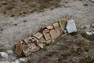 Tombe d'une adolescente.