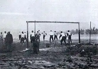 Rencontre de football entre le Standard Athletic Club et Ramblers au Parc des Princes en 1897.