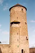 La tour ronde de l'enceinte de l'abbaye.