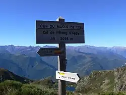 Col de l'Étang d'Appy (massif de Tabe, Ariège, France). Au fond, les Pyrénées ariégeoises et andorranes.