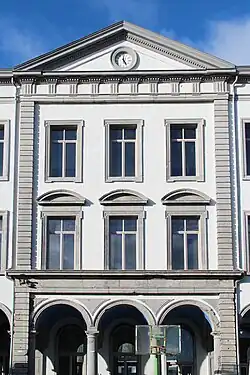 Description de cette image, également commentée ci-après