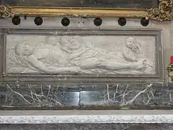 Bas relief d'un christ au tombeau.