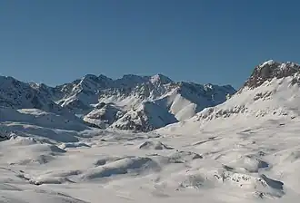 Le col du Petit Mont-Cenis sous la neige.