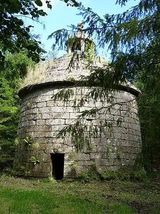 Le colombier du manoir de Lesmoal.