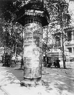Place Saint-Sulpice à Paris, 1910-1911, par Eugène Atget.