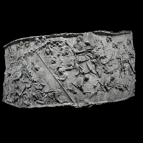 Arrivée en renforts des prétoriens et de Trajan.