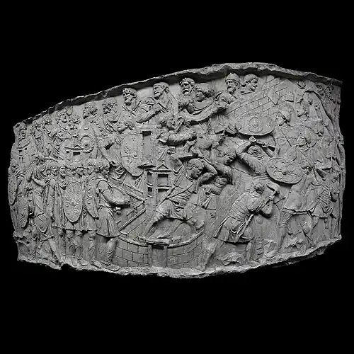 Combats sur les fortifications.