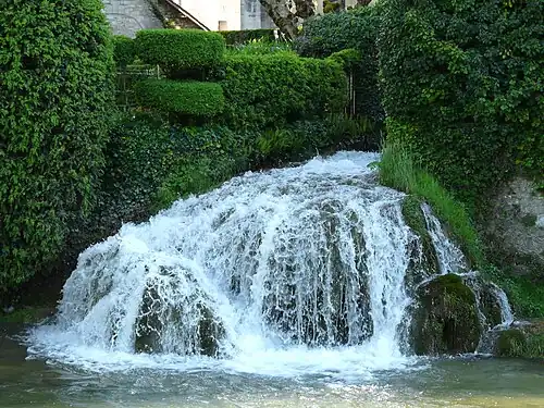 Cascade du Coly, 30&nbsp;mètres avant sa confluence avec la Vézère.