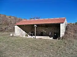 Source captée à la combe du Pommier à 5&nbsp;km du centre du Revest-du-Bion