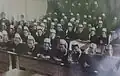 Combrit : classe des filles à l'école congréganiste à la fin du XIXe&nbsp;siècle (photographie de Jacques de Thézac).
