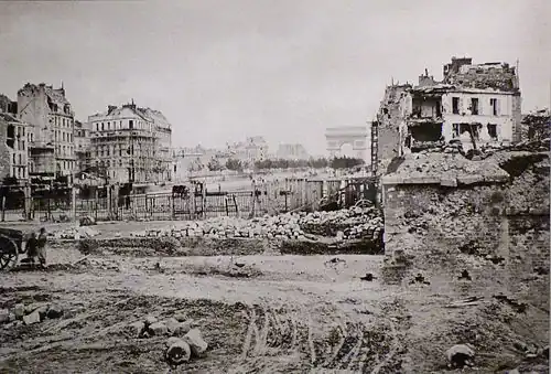 Porte Maillot, vers l'avenue de la Grande-Armée en 1871.