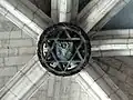 Clé de voûte de la 1re travée, au nord.