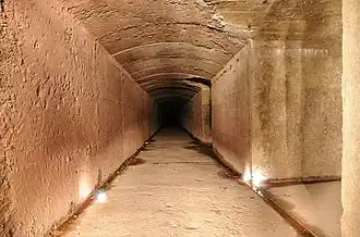 Galerie reliant l'abri-caverne au casernement souterrain.