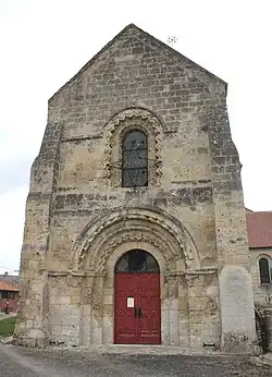 La façade de l'église.