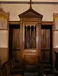 Confessionnal en chêne.