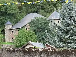 Château rouge de Conflans XVe&nbsp;siècle.