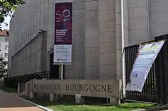 Une des entrées, boulevard de la Trémouille.