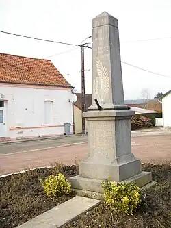 Le monument aux morts.