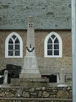 Le monument aux morts.