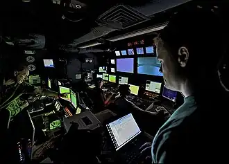 Salle de contrôle d'Okeanos Explorer.