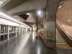 Quai (52 mètres) en direction de CH Dron