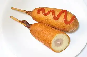 Pogos à la pâte de maïs, ou corn dogs, au Japon.