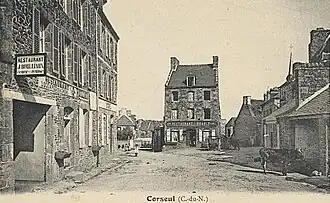 La place centrale vers 1910 (carte postale).
