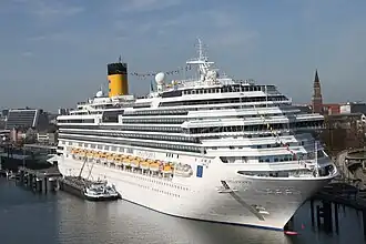 Le navire amarré à Kiel